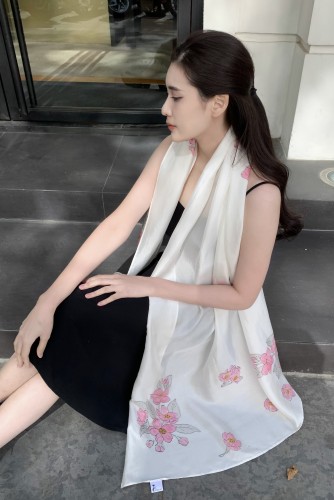 Khăn Lụa Tơ Tằm Vẽ Hoa Đào Phai – Quà tặng văn hoá Việt