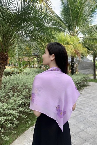 Khăn lụa tơ tằm vẽ tay – khăn lụa vuông vẽ hoa phong lan tím