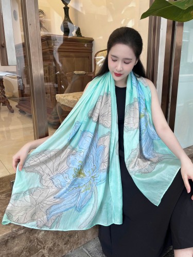 Khăn lụa tơ tằm vẽ tay – khăn lụa dài vẽ hoa sen xanh