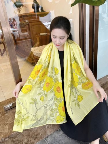 Khăn lụa tơ tằm vẽ tay – khăn lụa dài vẽ hoa hồng vàng leo