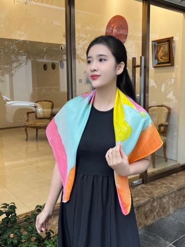 Khăn lụa tơ tằm vẽ tay – khăn lụa vuông vẽ ngựa