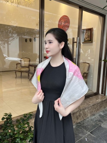 Khăn lụa tơ tằm vẽ tay – khăn lụa vuông vẽ hoa mẫu đơn 