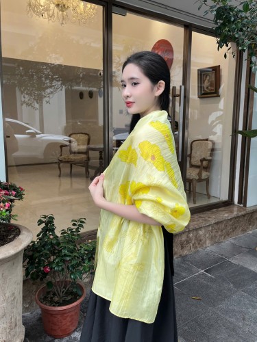 Khăn lụa tơ tằm vẽ tay – khăn lụa dài vẽ hoa cúc vàng 