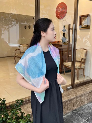 Khăn lụa tơ tằm vẽ tay – khăn lụa vuông vẽ hoa sen tím