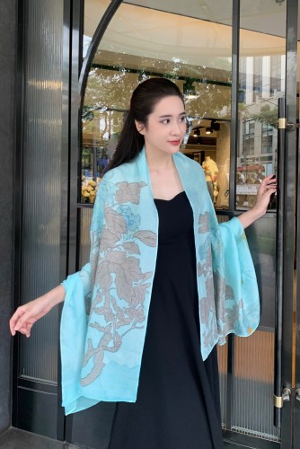 Khăn lụa tơ tằm vẽ tay hoa mẫu đơn – Khăn lụa thủ công Việt Nam cao cấp