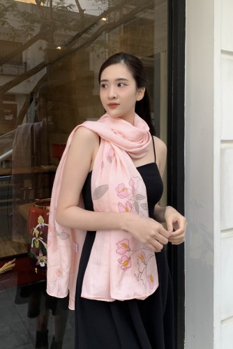 Khăn lụa tơ tằm vẽ tay hoa leo hồng - khăn lụa dài