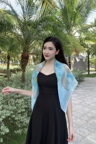 Khăn lụa tơ tằm vẽ tay – khăn lụa vuông vẽ hoa phù dung