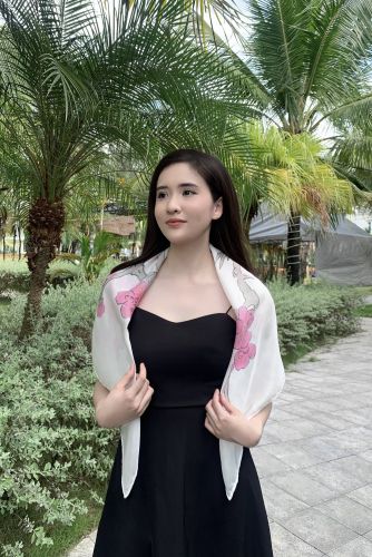 Khăn lụa tơ tằm vẽ tay – khăn lụa vuông vẽ cành đào
