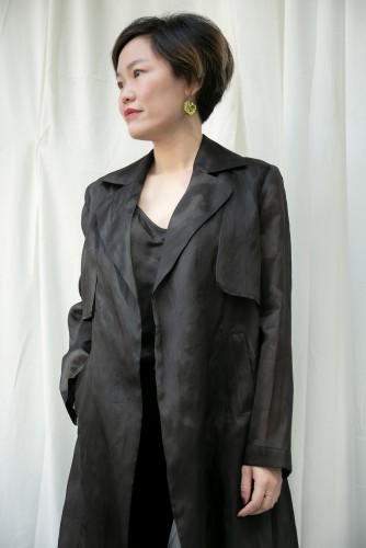 Áo trench coat bằng chất liệu organza 100% tơ tằm