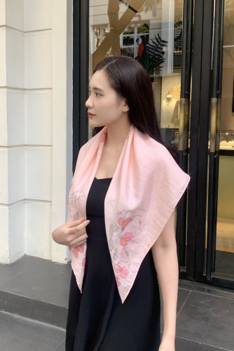 Khăn lụa tơ tằm vẽ tay hoa leo hồng - khăn lụa vuông