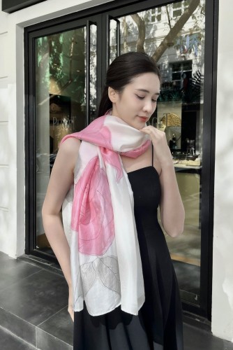 Khăn lụa tơ tằm vẽ tay hoa hồng - khăn lụa dài