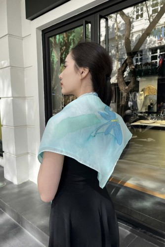 Khăn lụa tơ tằm vẽ tay vuông - chủ đề côn trùng xinh đẹp