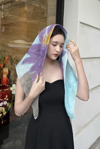 Khăn lụa tơ tằm vẽ tay - Khăn lụa vuông vẽ hoa sen tím