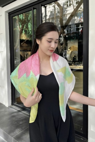 Khăn lụa tơ tằm vẽ tay hoa sen hồng - khăn lụa vuông