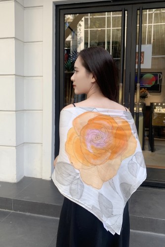 Khăn lụa tơ tằm vẽ tay hoa hồng màu cam - khăn lụa vuông